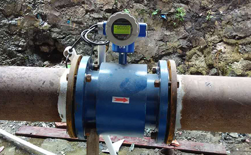 水電磁流量計(jì)現(xiàn)場(chǎng)安裝使用圖